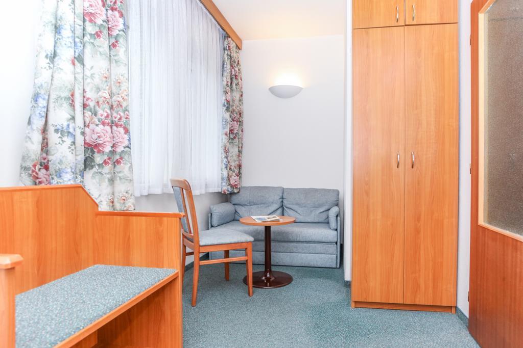 Hotel Astra Prag Dış mekan fotoğraf